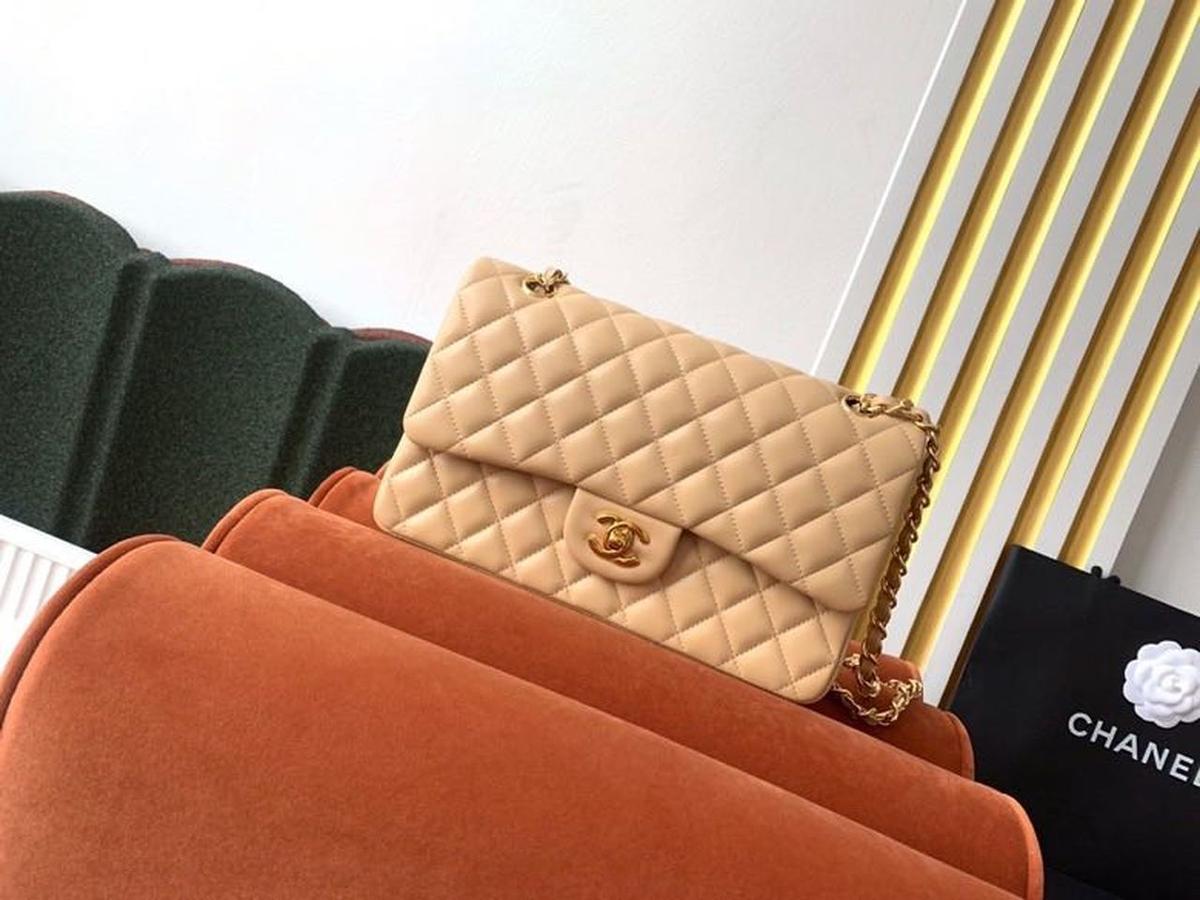 Chanel Classic Double Flap Sac Crossbody moyen 10po/ 25,5cm Beige Gold Hardware pour femmes