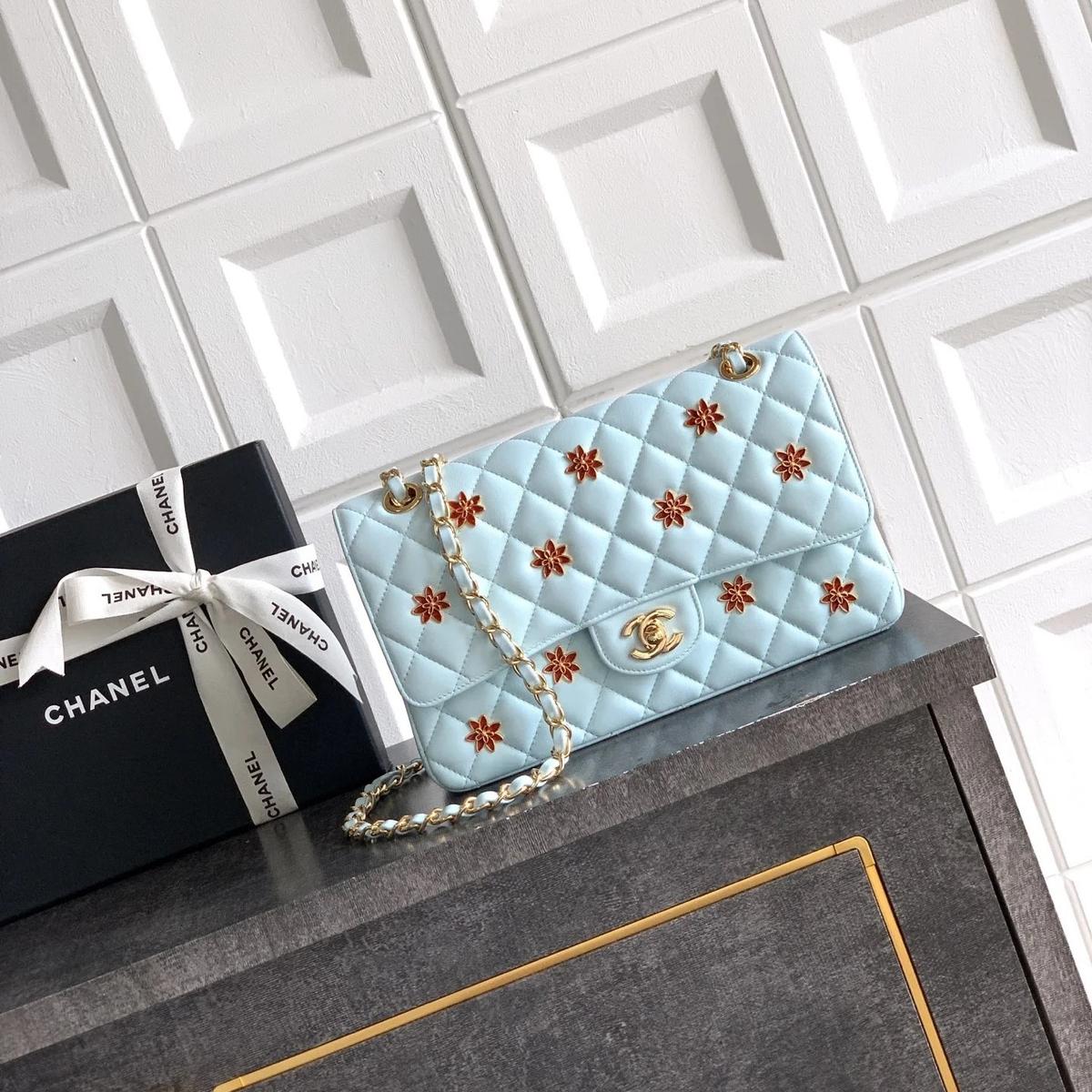 Chanel Classic En Bloom Sac de corps moyen 10po/ 25,5cm Matériel en or bleu clair pour les femmes