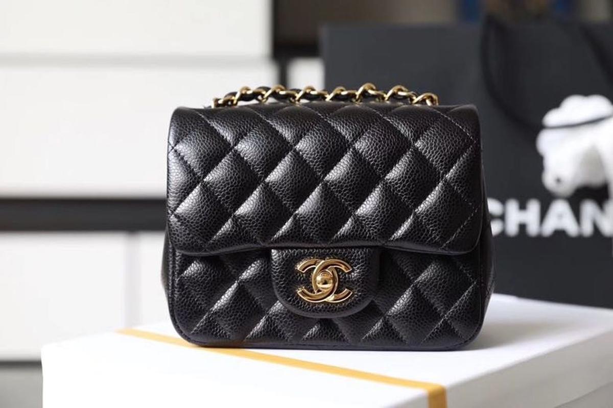 Chanel Classic Flap Bag Mini Crossbody 6.7in/ 17cm Black Gold Hardware pour les femmes