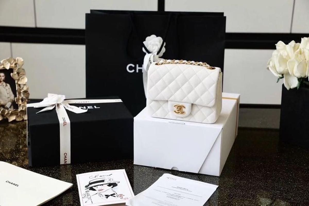 Chanel Classic Flap Bag Mini Crossbody 6.6po/ 17cm Matériel en or blanc pour les femmes