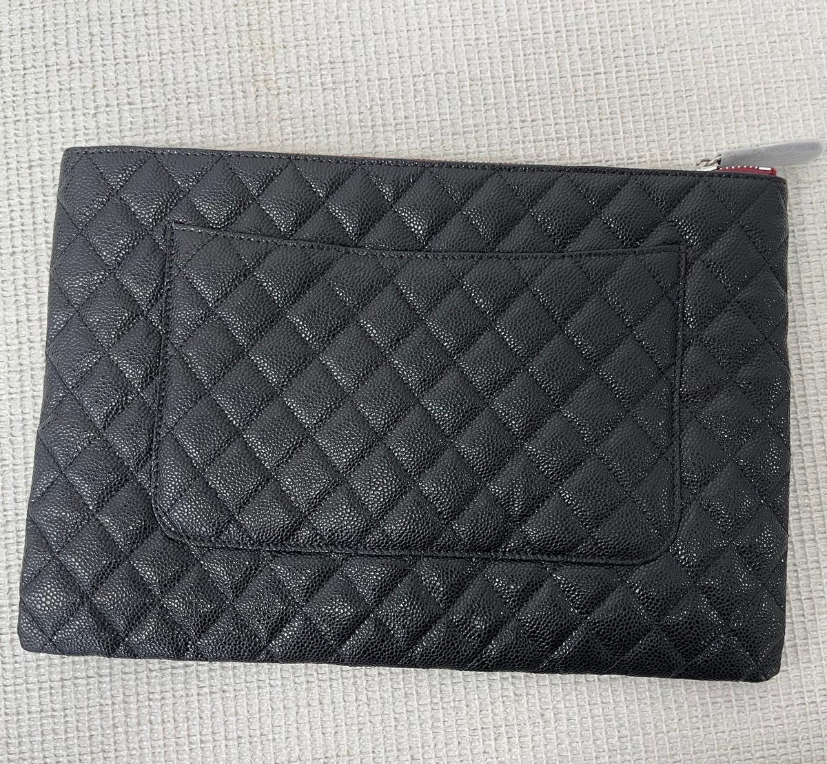 Chanel CO-CO Classic Pouch 27cm10.6 en argent toned hardware pour les femmes noir