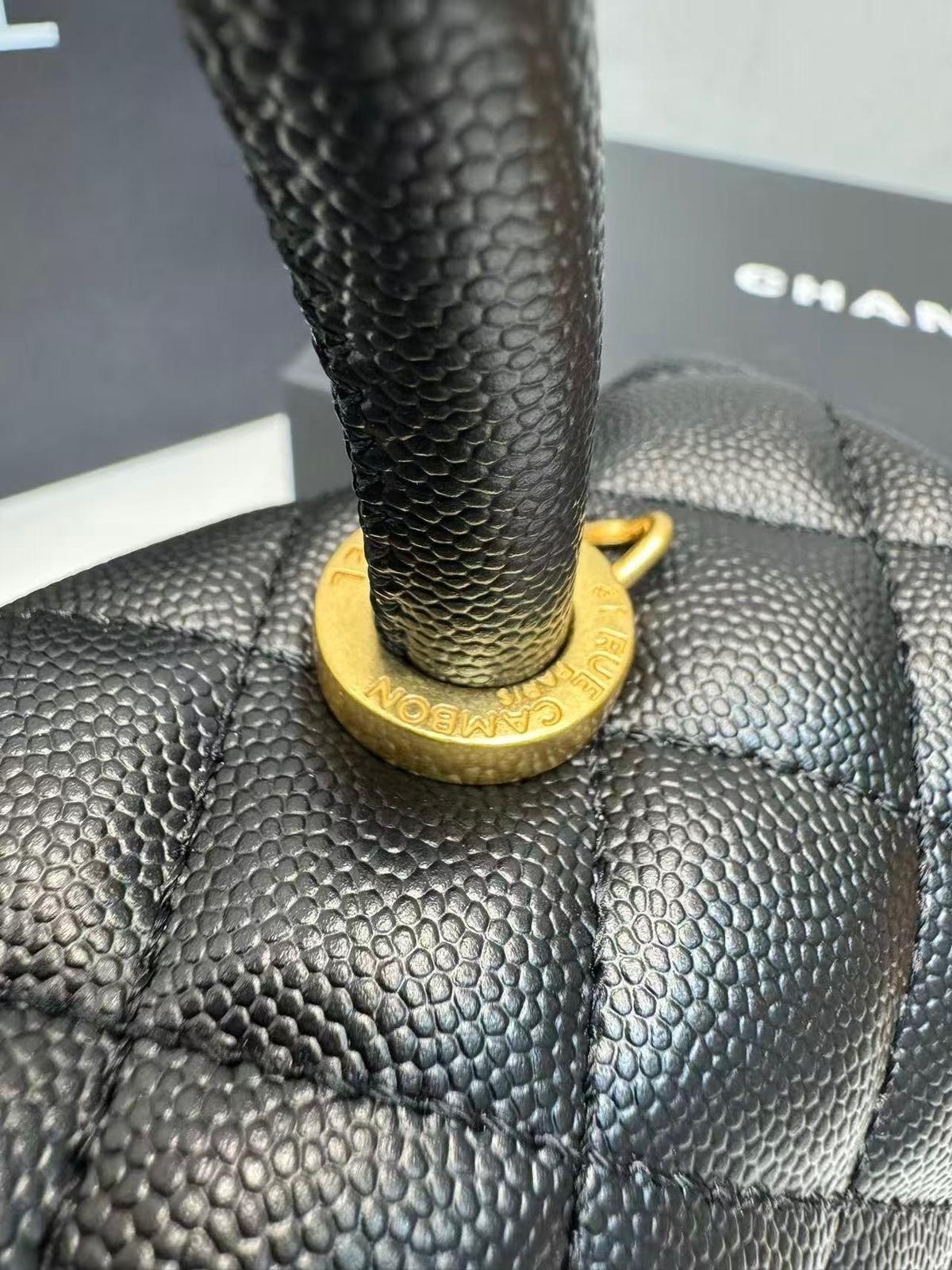 Chanel Coco Large Top Poignée Sac 11po/ 28cm Black Gold Hardware pour femmes A92991