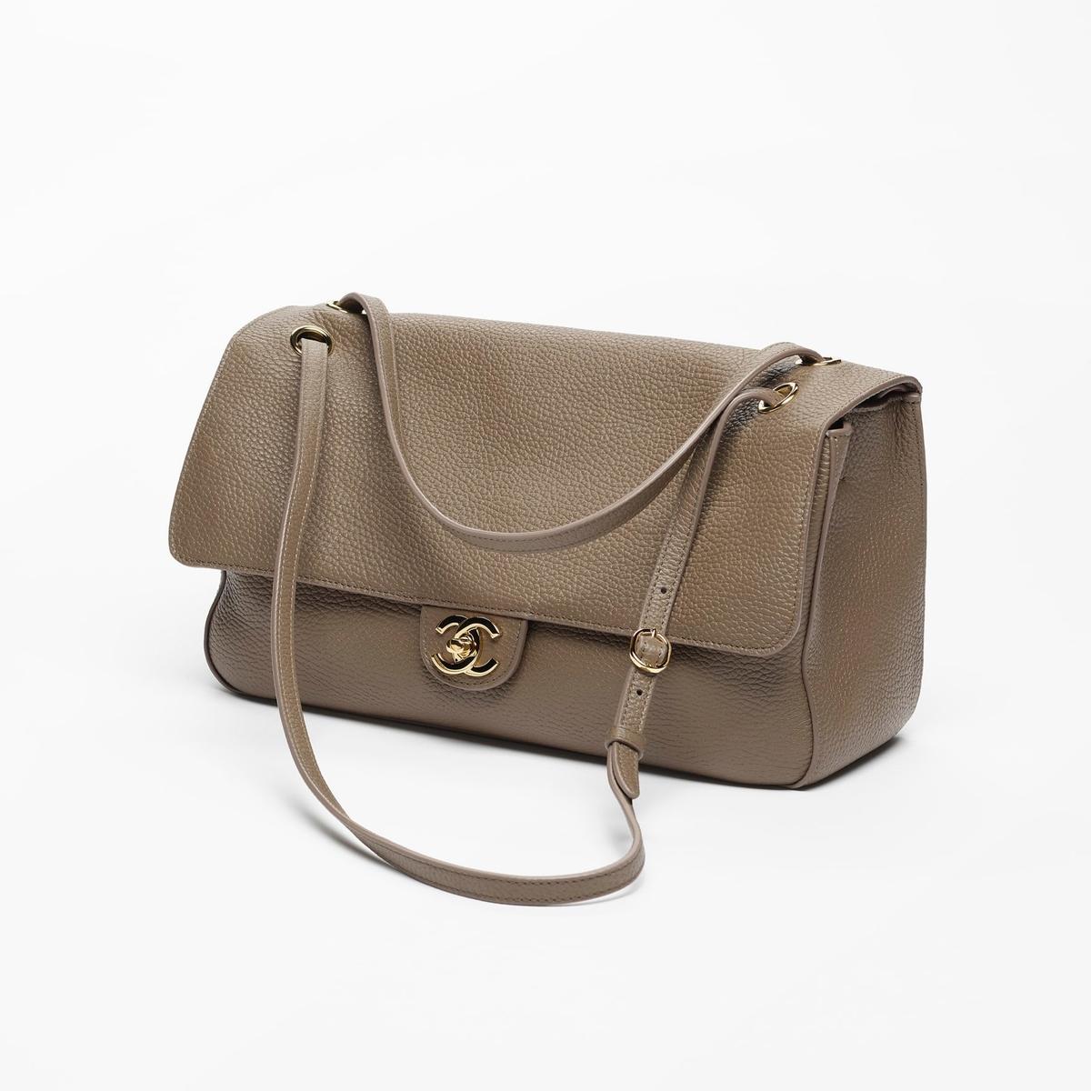 Chanel Maxi Flapbag Epaule 12.6in/ 32cm Matériel d'or Khaki foncé pour les femmes AS6231-B24332-U8389