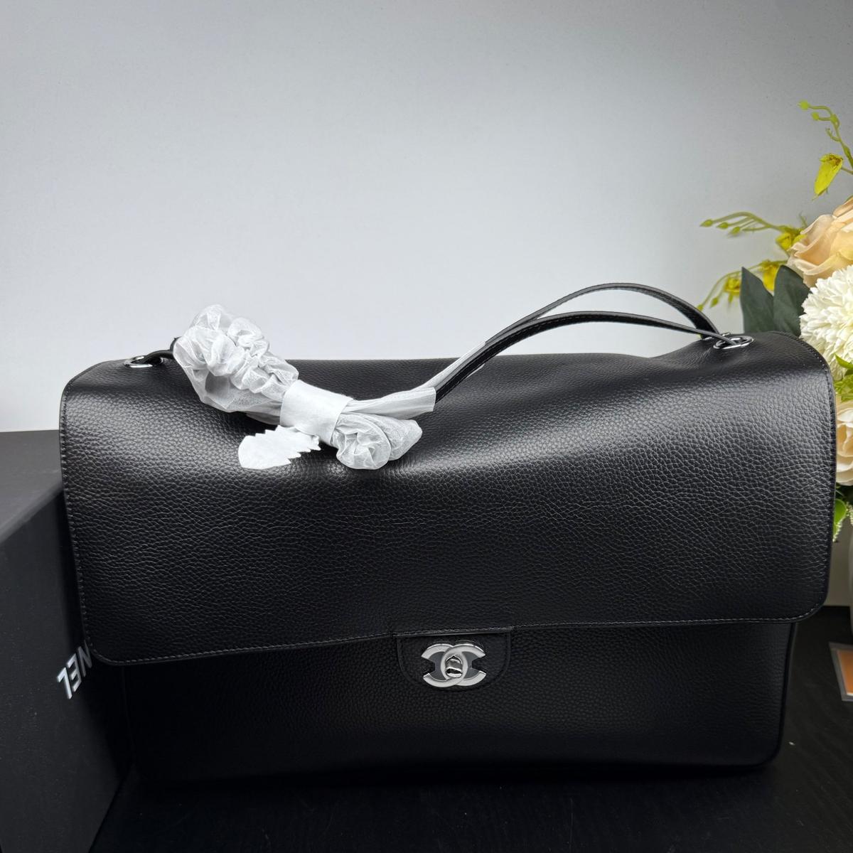 Chanel Maxi Flapbag Epaule 15.2in/ 38.5cm Black Silver Hardware pour les femmes
