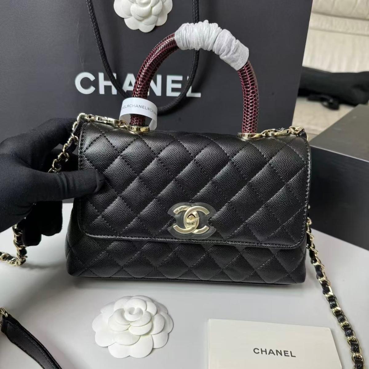 Chanel Flap Bag Medium Crossbody 9in/ 23cm Black Gold Hardware pour femmes A92990