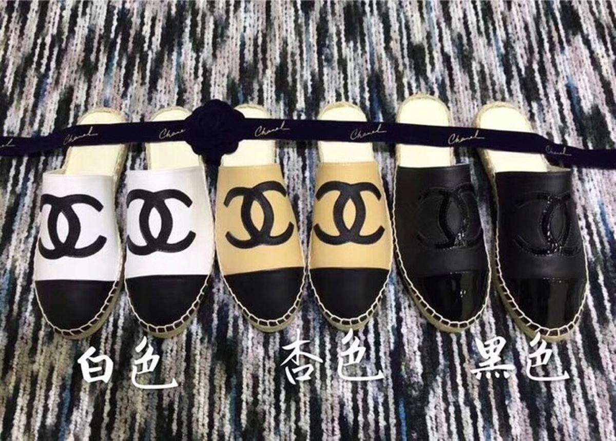Chanel Mule Espadrille glisse blanc/noir pour les femmes, chaussures pour femmes