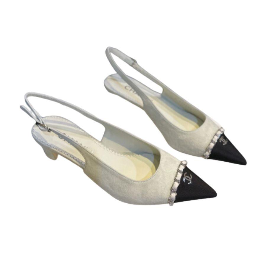 Chanel Patent Slingback pompes gris clair pour les femmes