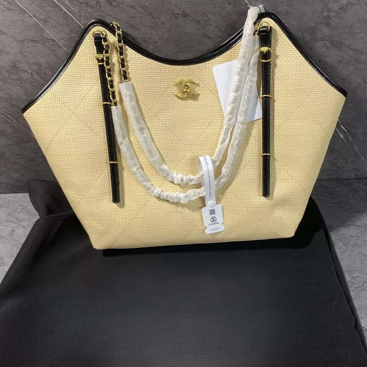 Chanel Shopping Maxi Tote Bag 23.2in/ 59cm Dark Beige Gold Hardware pour femmes AS5463-B22594-U5558