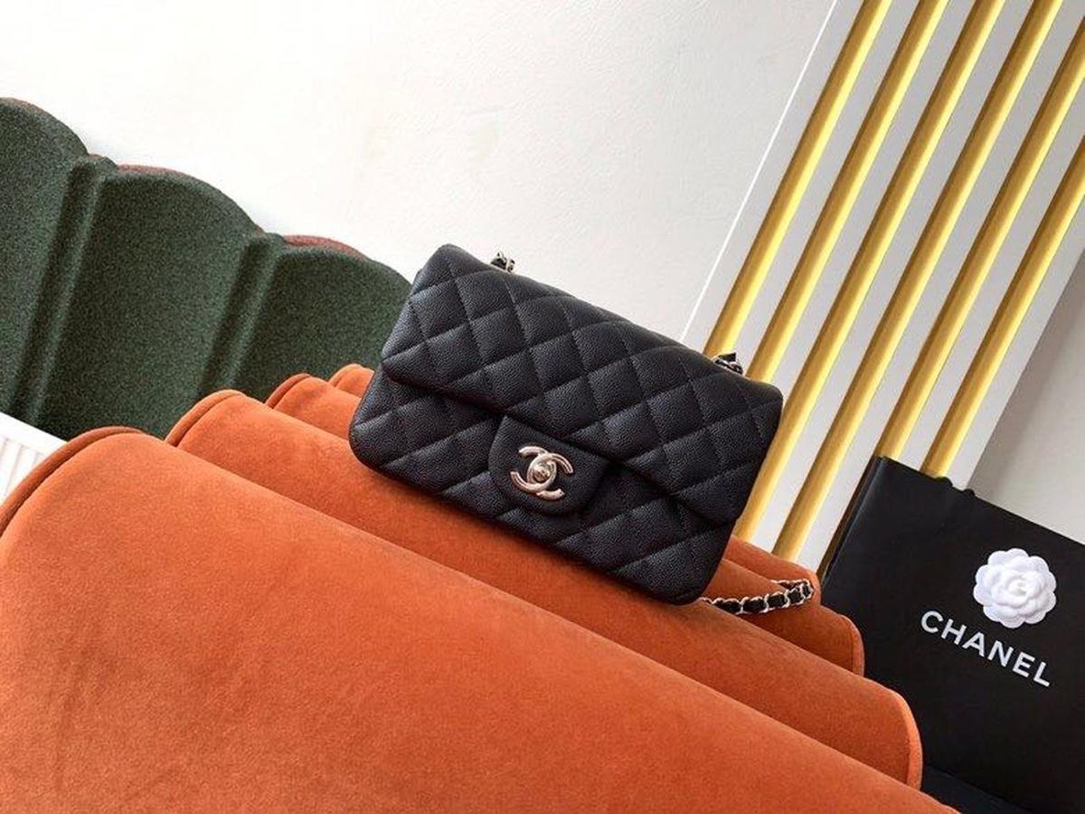 Chanel Classic Flap Bag Petit Crossbody 9.1in/ 23cm Black Silver Hardware pour les femmes