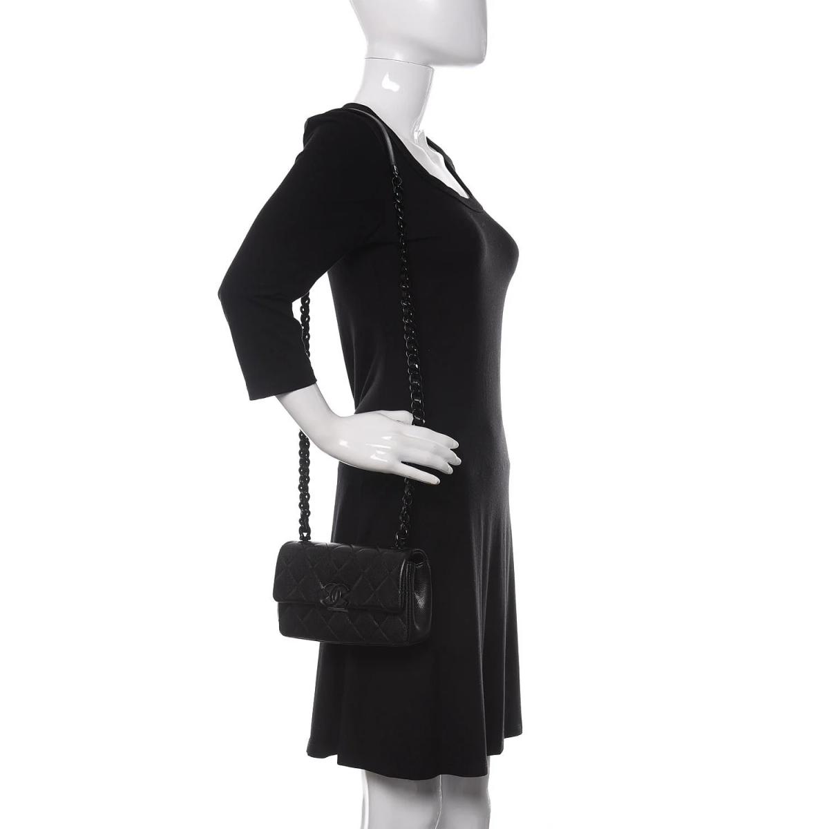Chanel Flap Bag Petit Crossbody 7.8in/ 20cm Black Black Hardware pour femmes