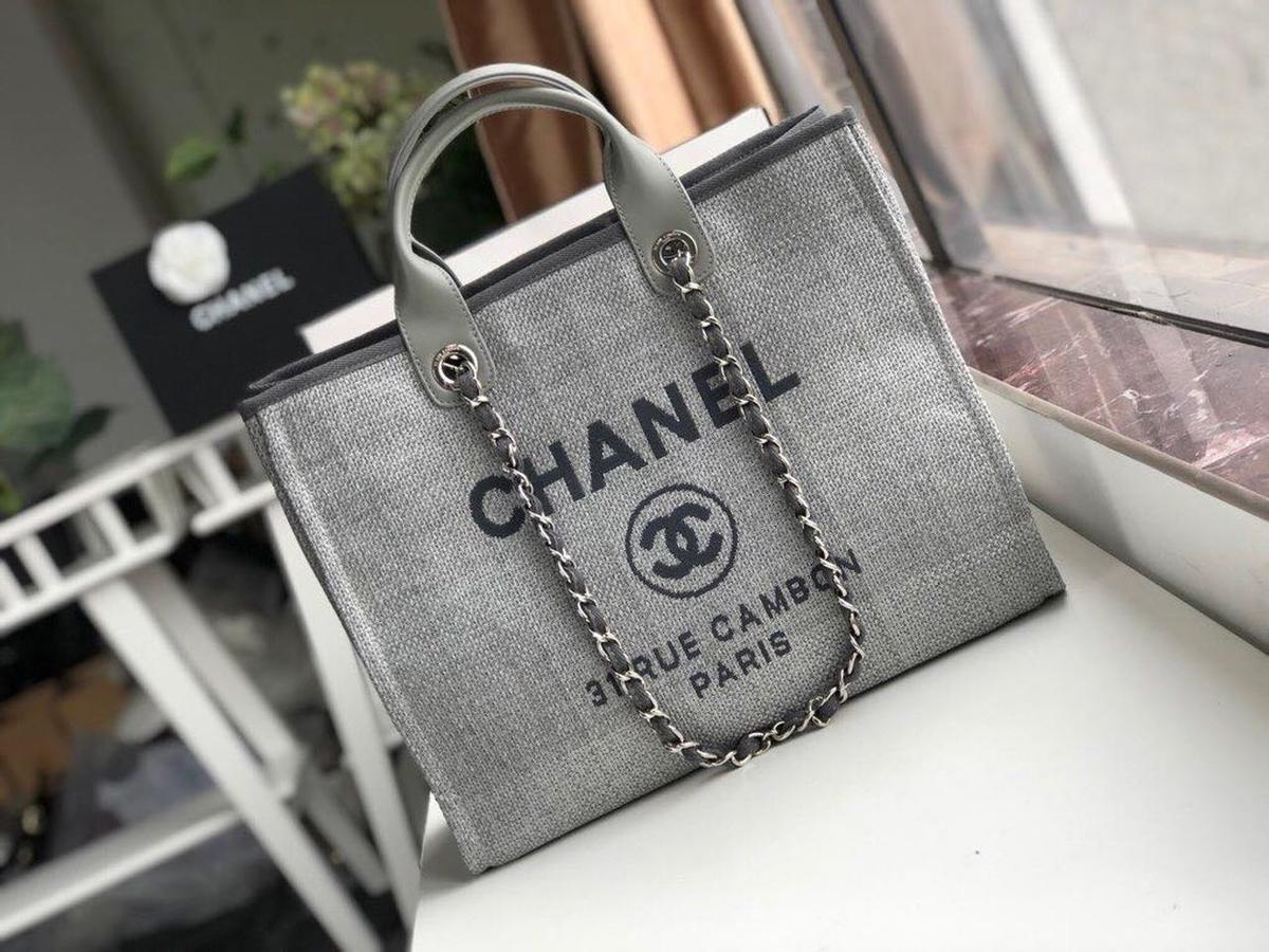 Chanel Shopping petit sac de rangement 15.2in/ 39cm Grey Silver Hardware pour les femmes AS3257