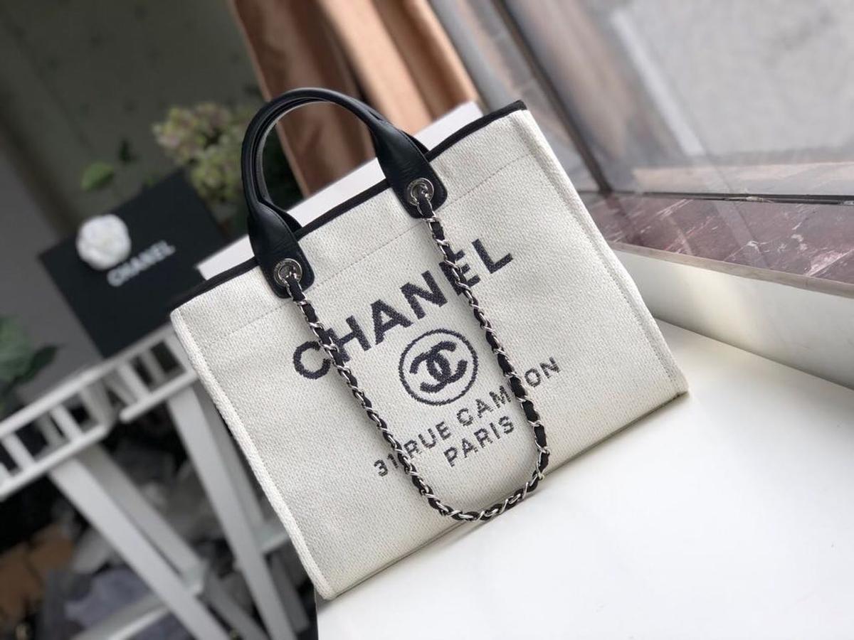Chanel Deauville Tote Bag 15.2in/ 39cm Matériel en argent blanc pour les femmes AS3257