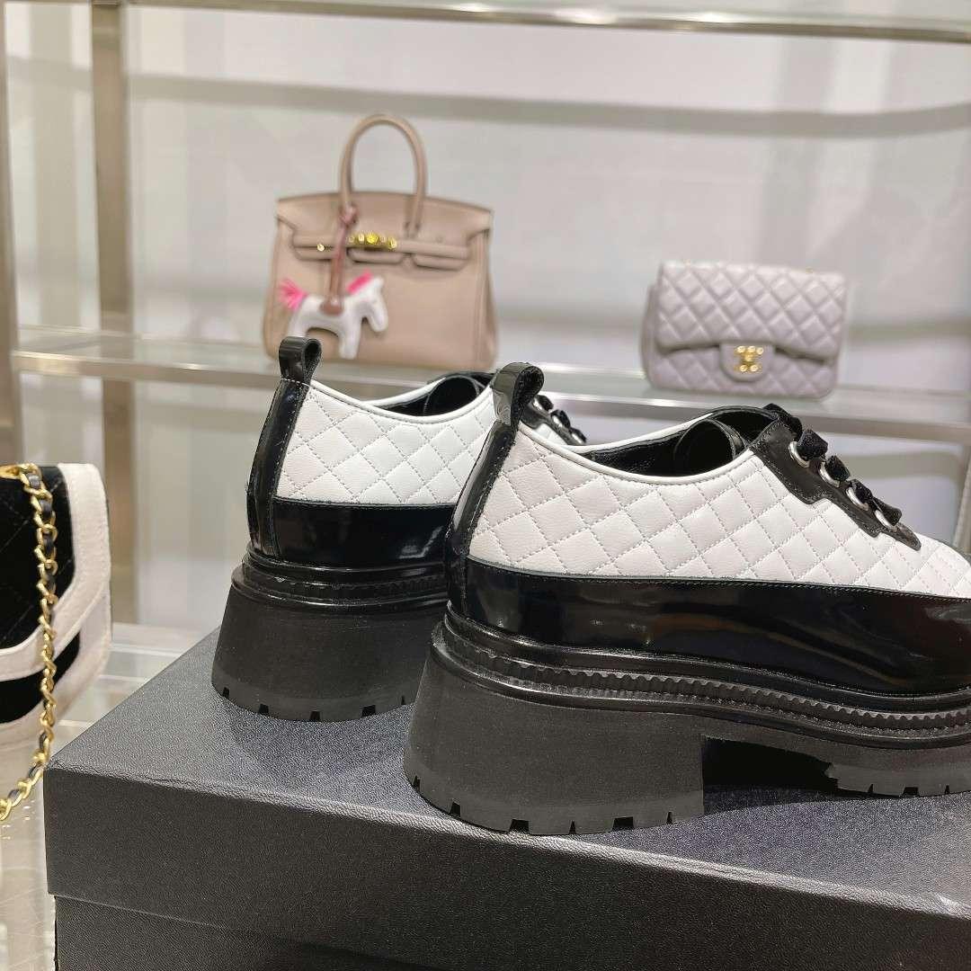 Chanel Épaisseur à chaîne Soldée Blanc pour les femmes