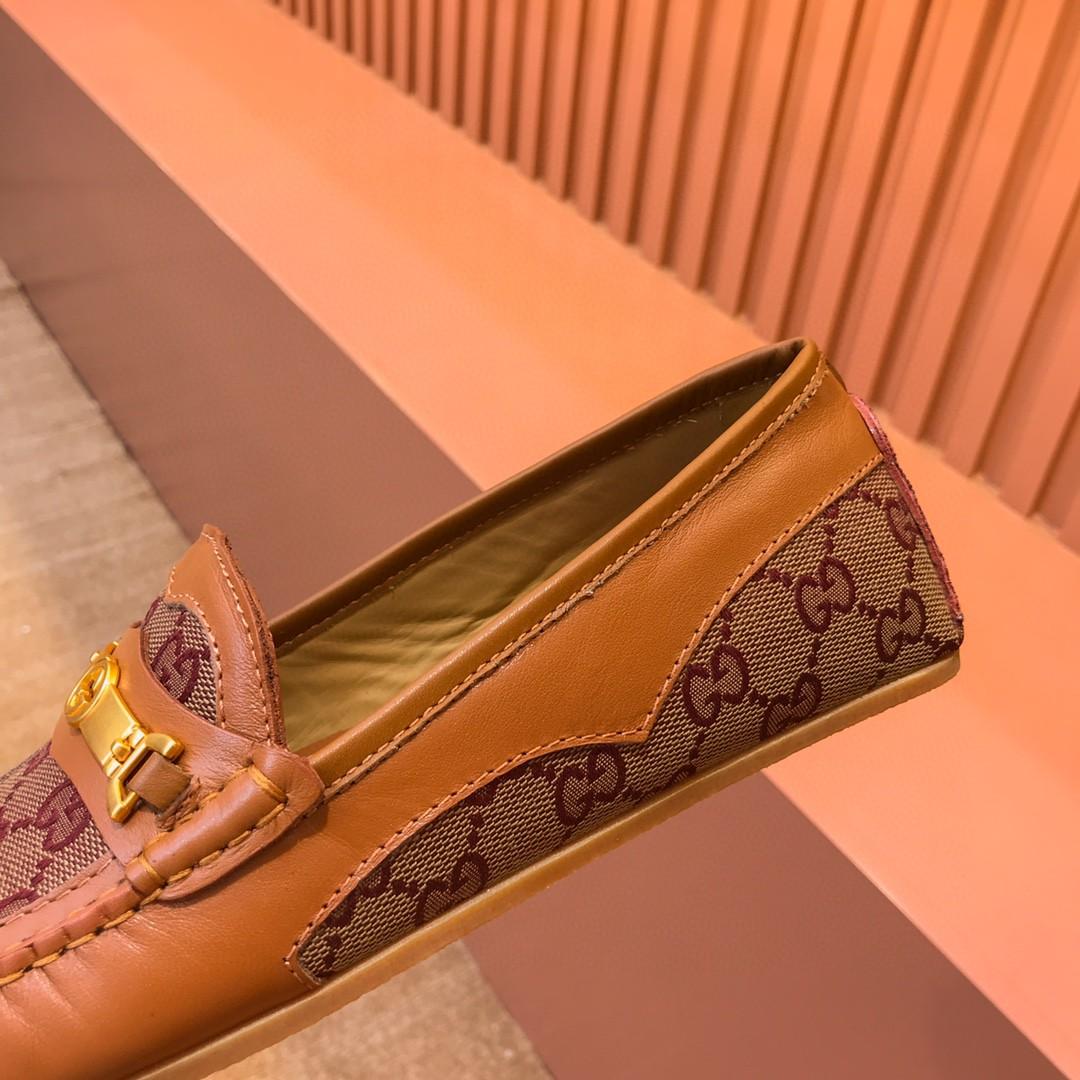 Gucci Men's Loafer avec l'enchevêtrement GG en brun pour les hommes 655519 1XO20 2872