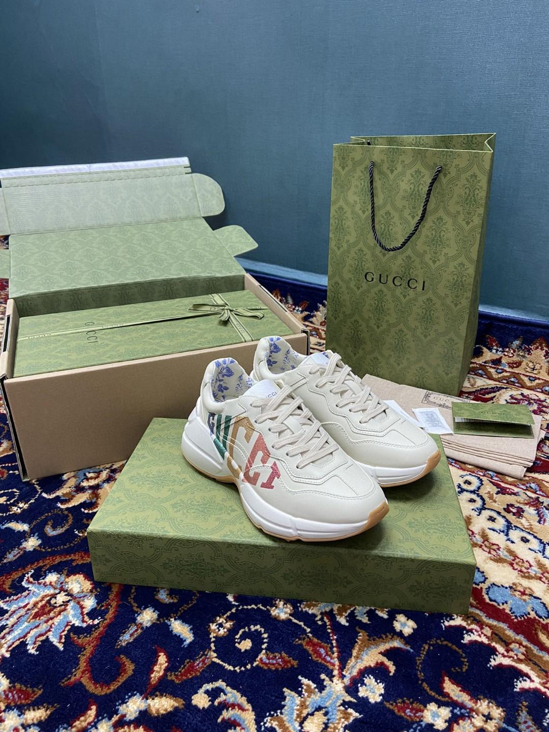 Gucci hommes Rhyton Sneakers avec Glitter blanc Ivoire pour les hommes 524990 DRW00 9022