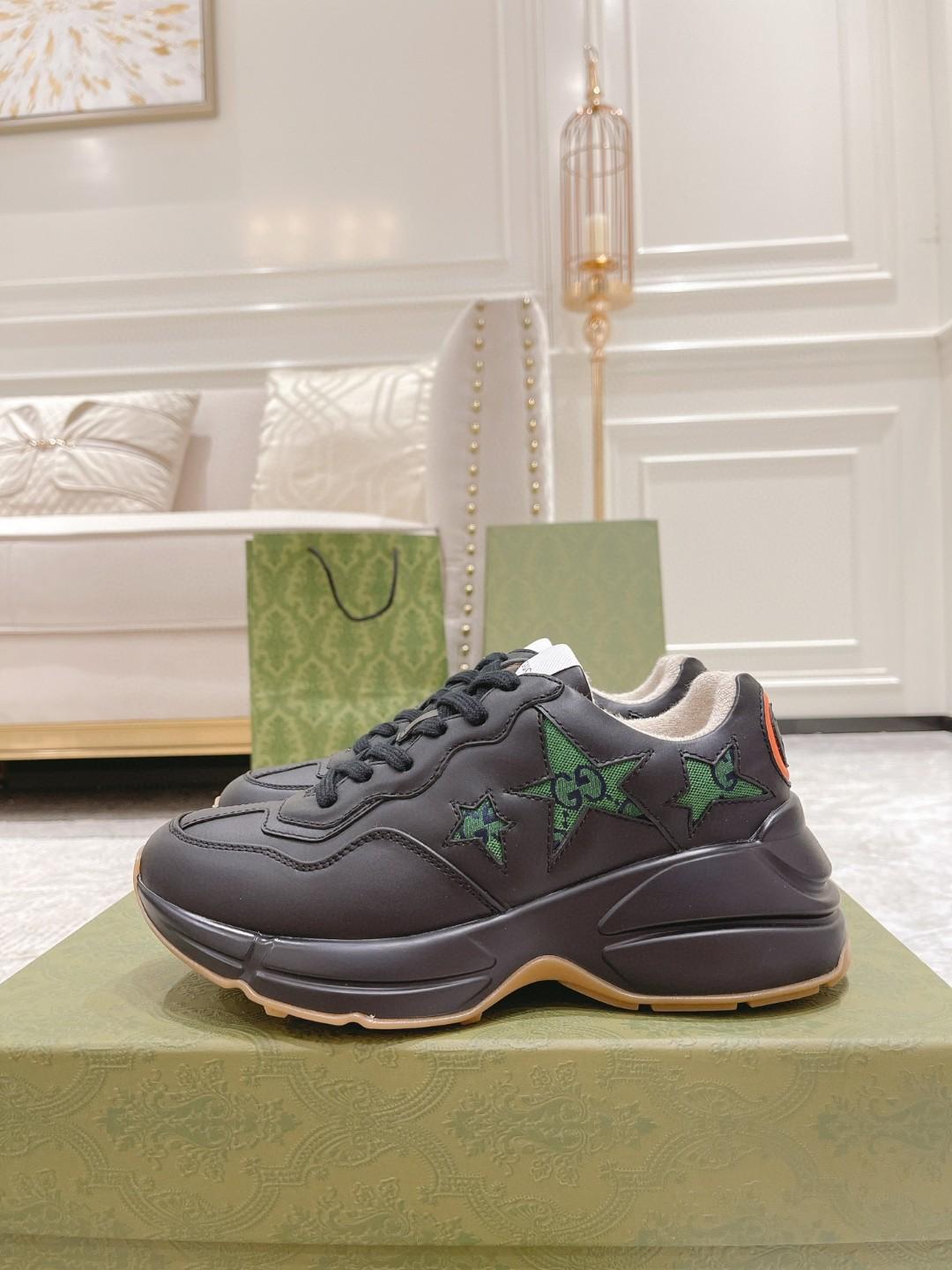 Gucci Rhyton sneaker avec étoiles noir pour les hommes 665604 2SHD0 1060