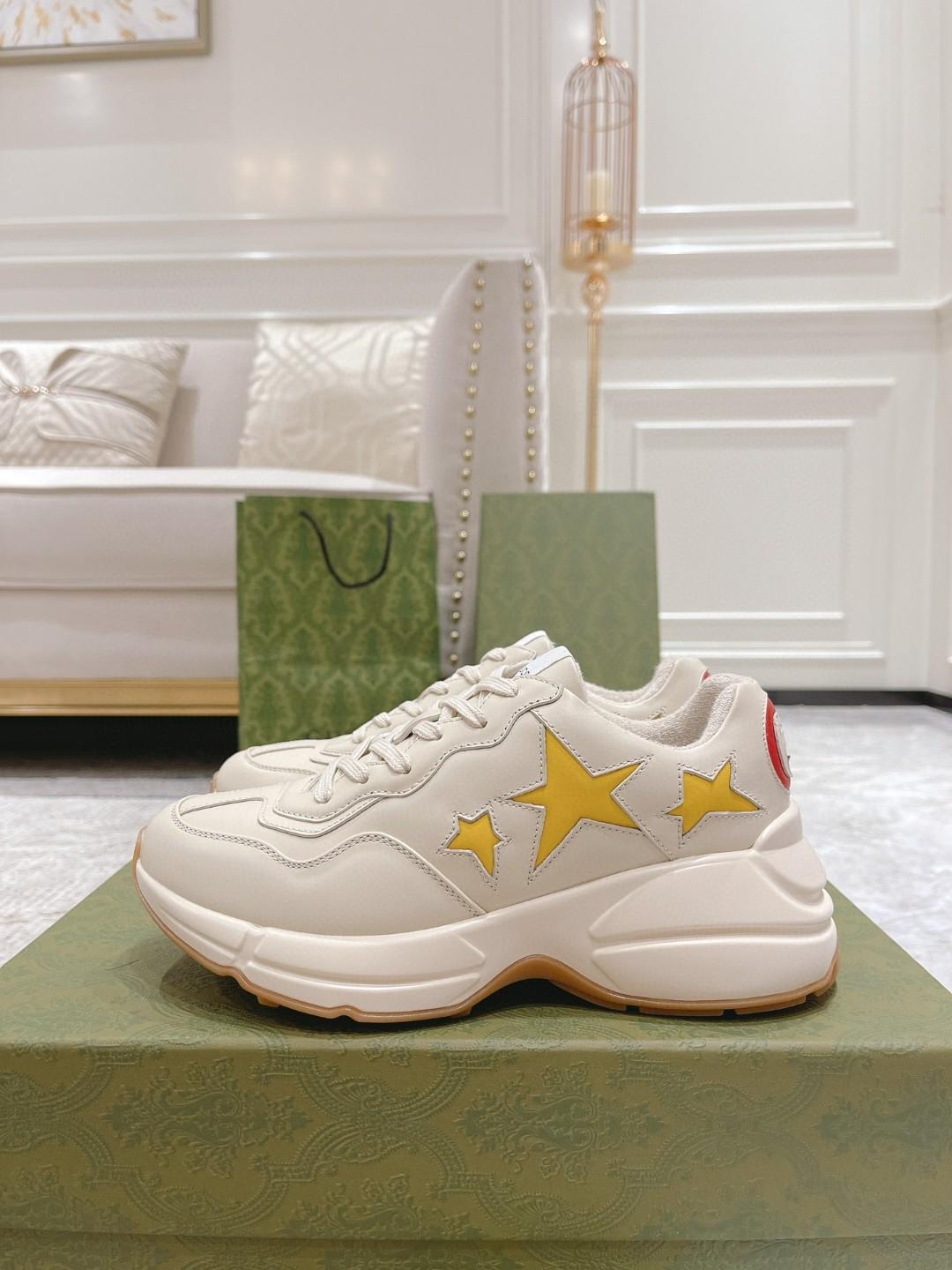 Gucci Rhyton sneaker avec étoiles blanc pour les hommes 660939-2SH10-9560