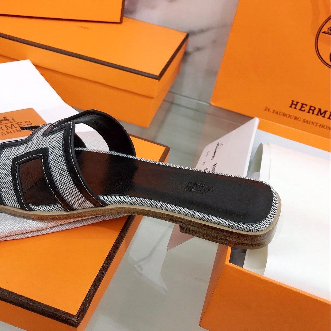 Hermes Oran Sandal Noir/Argent Pour Femmes, Femmes Chaussures H221106Z 01340