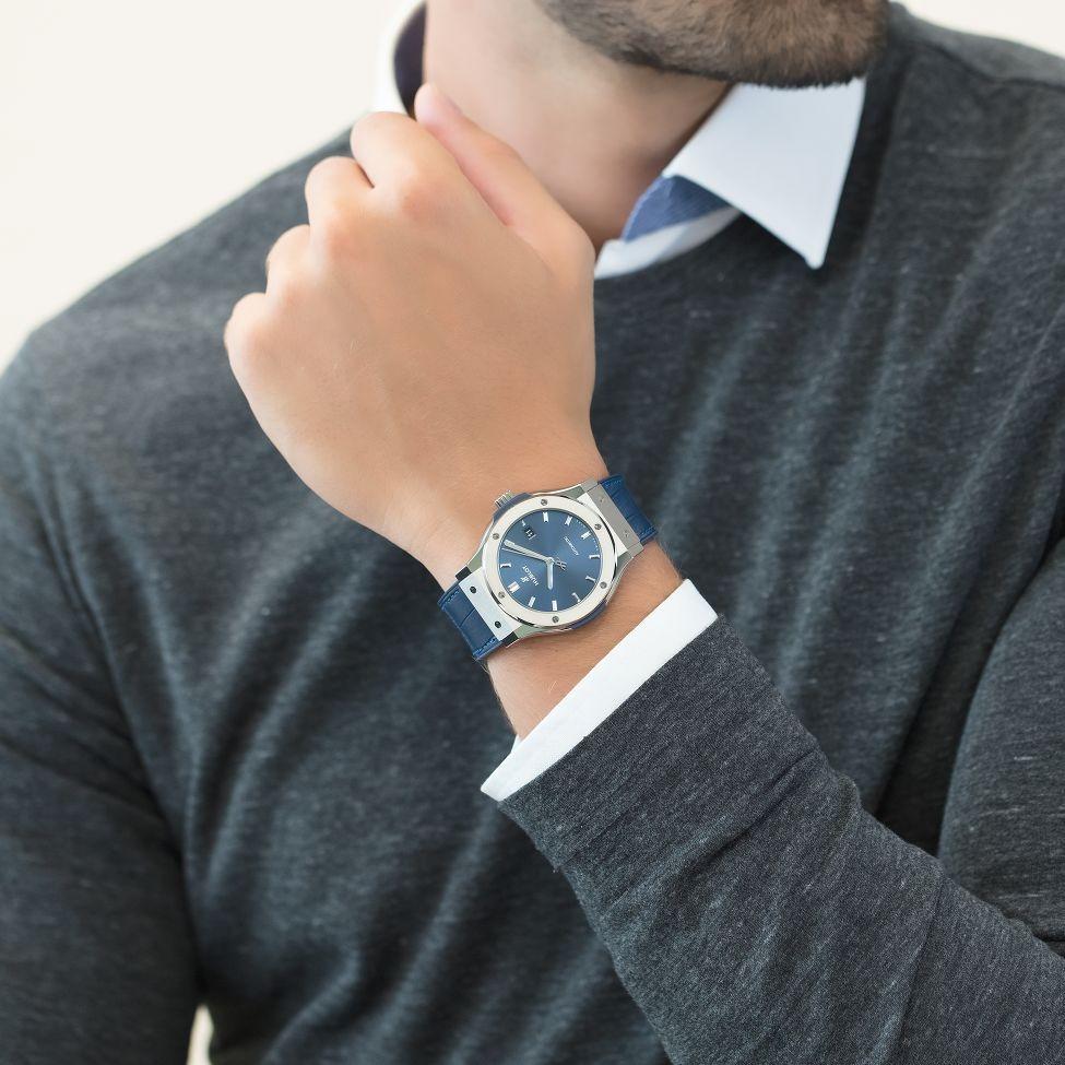 Hublot Classic Montre de fusion argent tonique automatique bleu cadran solaire 42mm pour les hommes 542.NX.7170.LR