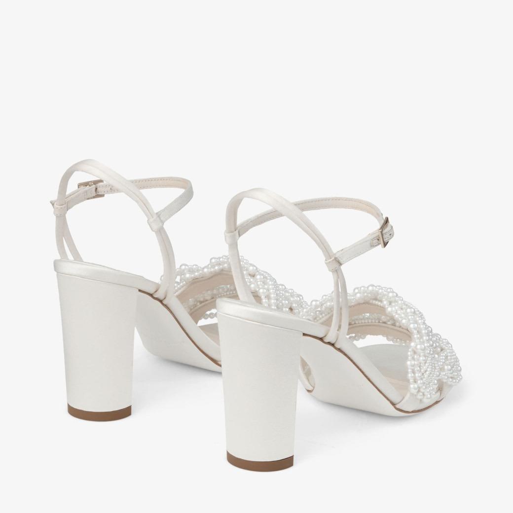 Jimmy Choo Cary 85 Block Heel Sandal Ivoire/Blanc Pour les femmes CARY85OBD