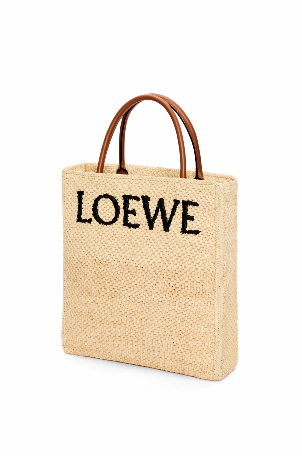 Loewe Standard A4 Tote Bag Beige pour les femmes 14.2 pouces/ 36 Cm A563R18X02