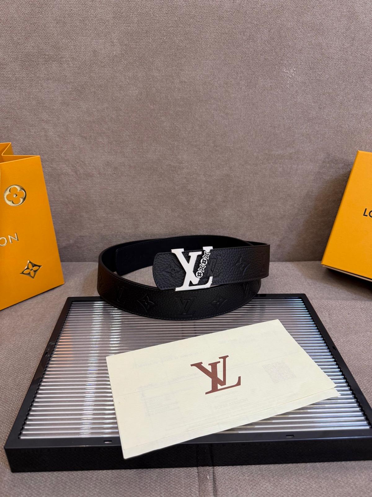 Louis Vuitton 40mm LV Initiales Ceinture Monogram Noir avec boucle en argent