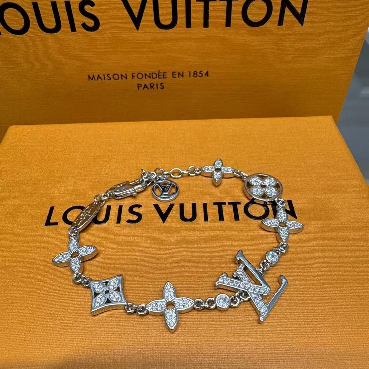 Louis Vuitton Idylle Blossom Multi-Motif Bracelet Silver Hardware For Women