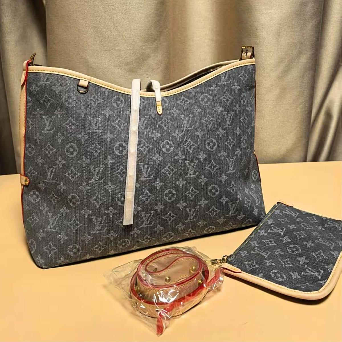 Louis Vuitton CarryAll MM Shoulder Bag 15.4in/ 39cm Washed Gray Gold Hardware For Women M13289