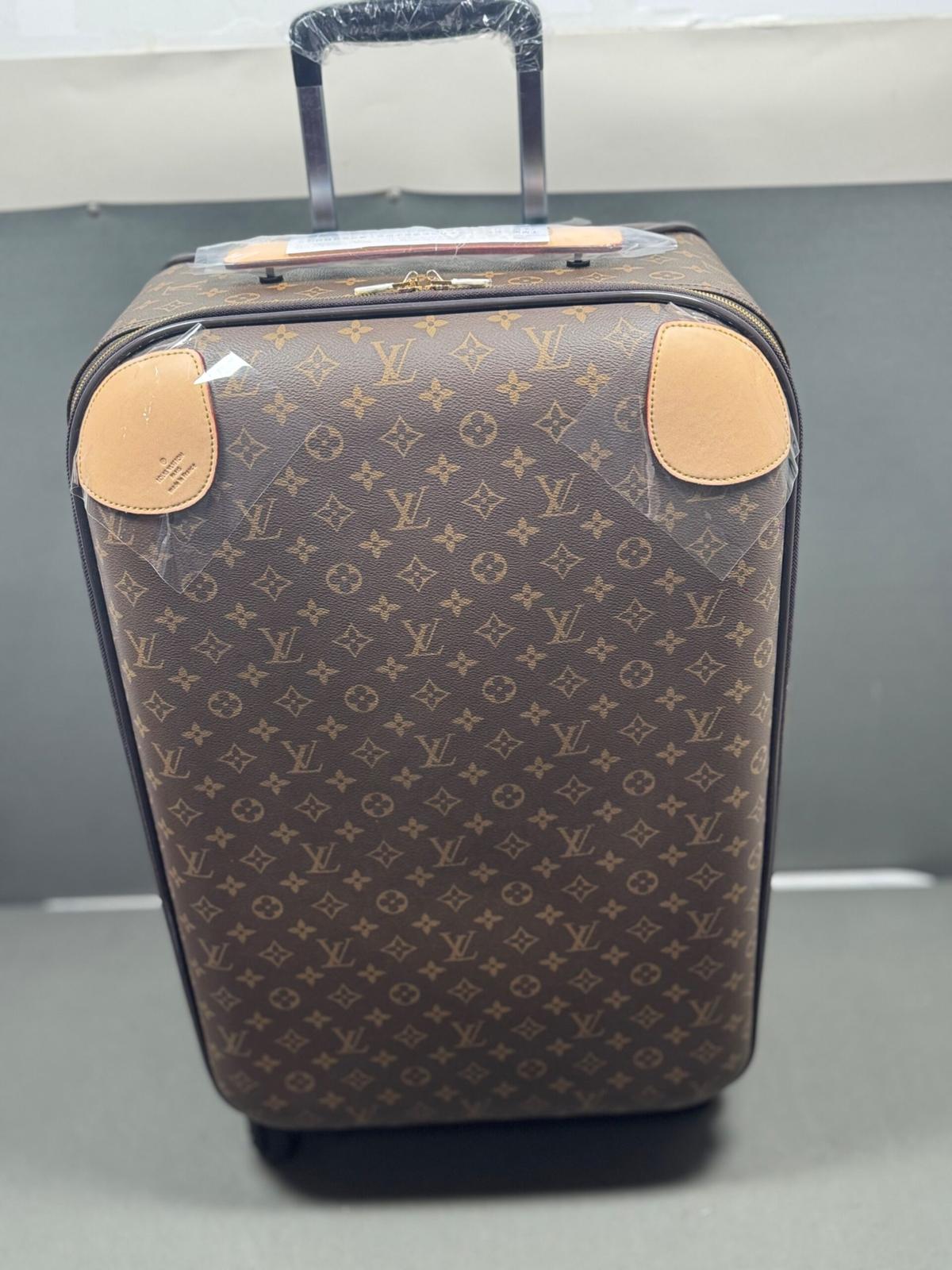 Louis Vuitton Exqusite Travelling Luggage Monogram Canvas Unisex, Travel Luggages 24in/61cm LV
