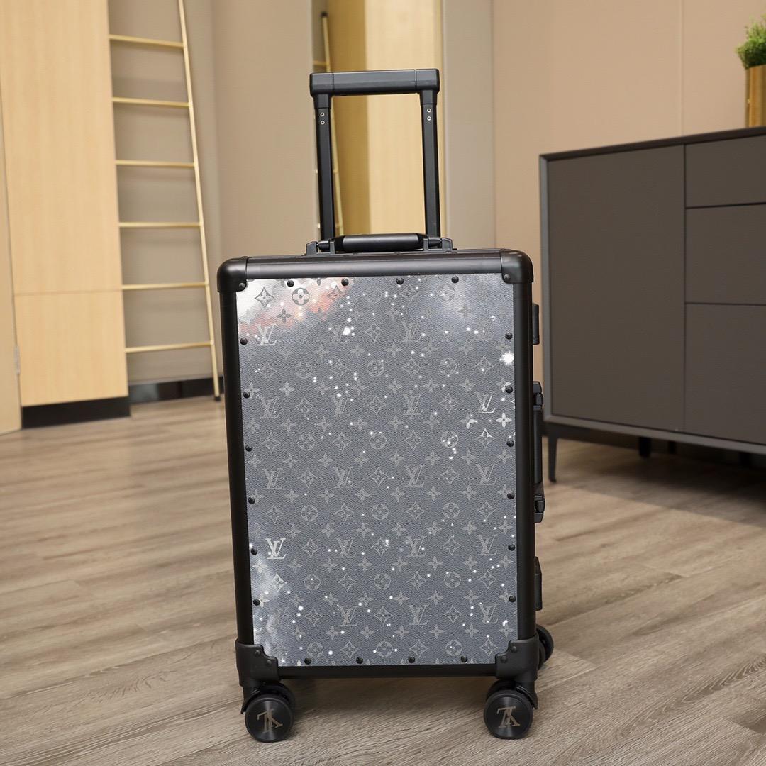 Louis Vuitton Horizon 55 Suitcase 21.7in/ 55cm Silver Black Hardware -