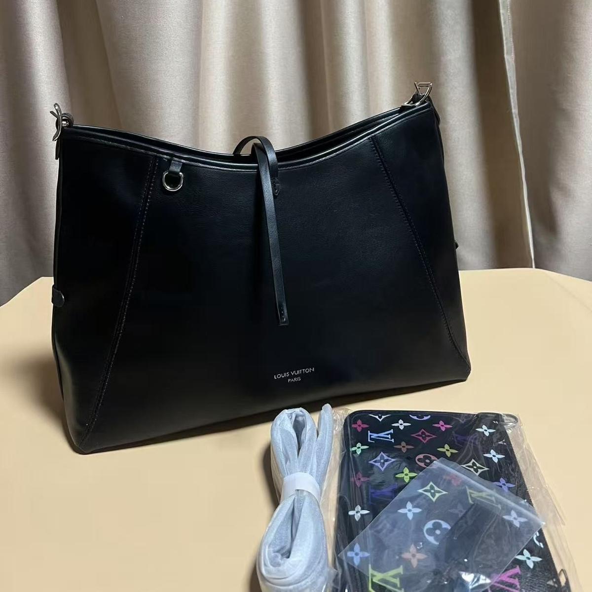 Louis Vuitton LV x TM CarryAll Vibe MM Sac à épaule 15.4in/ 39cm Black Silver Hardware for Women M13105