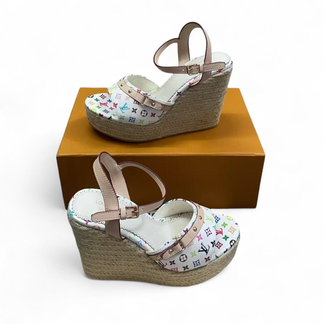 Louis Vuitton LV x TM Helios Wedge Sandal White pour femmes 1AGYX0
