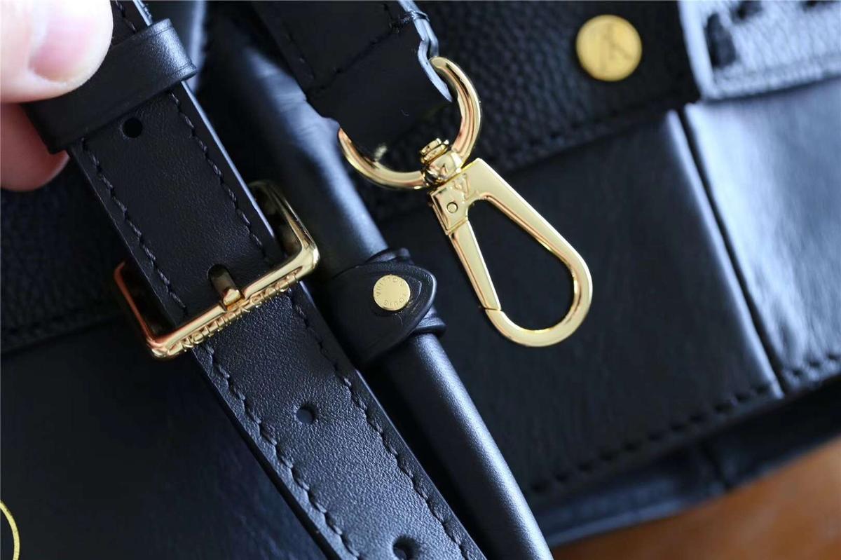 Louis Vuitton On My Side Black For Women 12in/30.5cm M53826