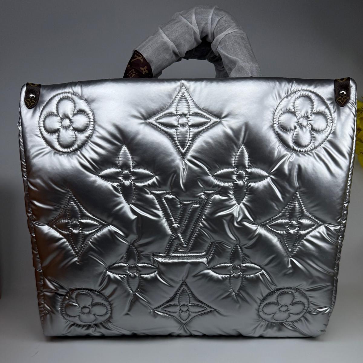 Louis Vuitton Pillow Onthego GM Tote Bag 16.1in/ 41cm Silver For Women M21053