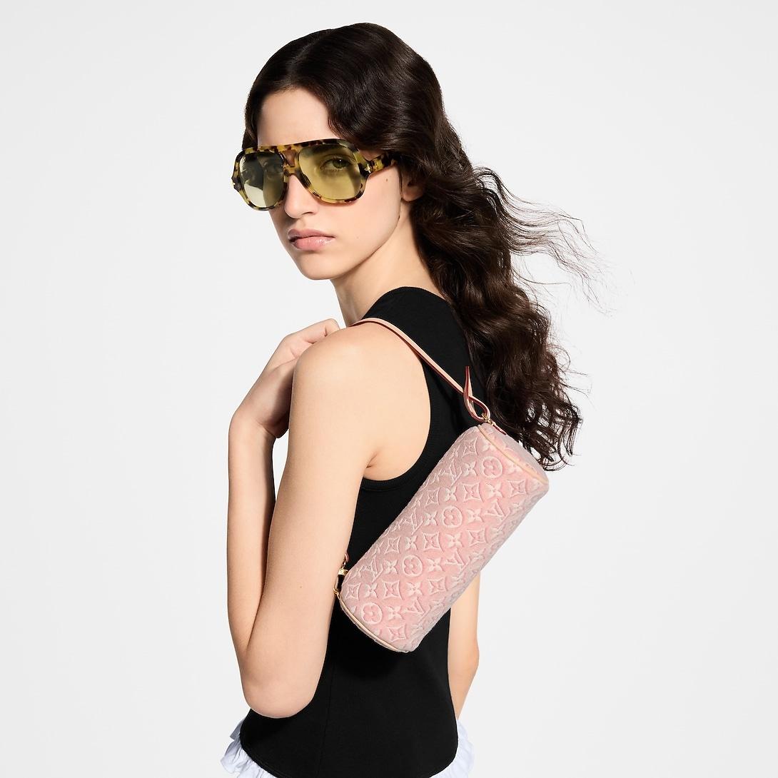 Sac à épaule Louis Vuitton Pochette Papillon 7.9in/ 20cm Rose Ruban Monogram Emblème Or Matériel pour femmes M29881
