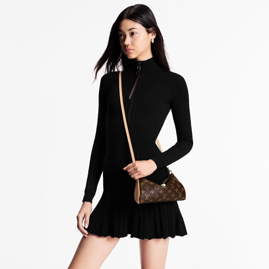 Louis Vuitton Pochette Tirette Shoulder Bag 8.6in/ 22cm Brown Monogram Gold Hardware For Women M47123
