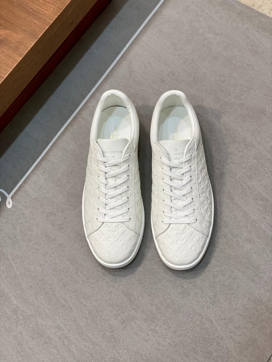 Louis Vuitton Rivoli Sneaker bianca per uomo 1AARI6