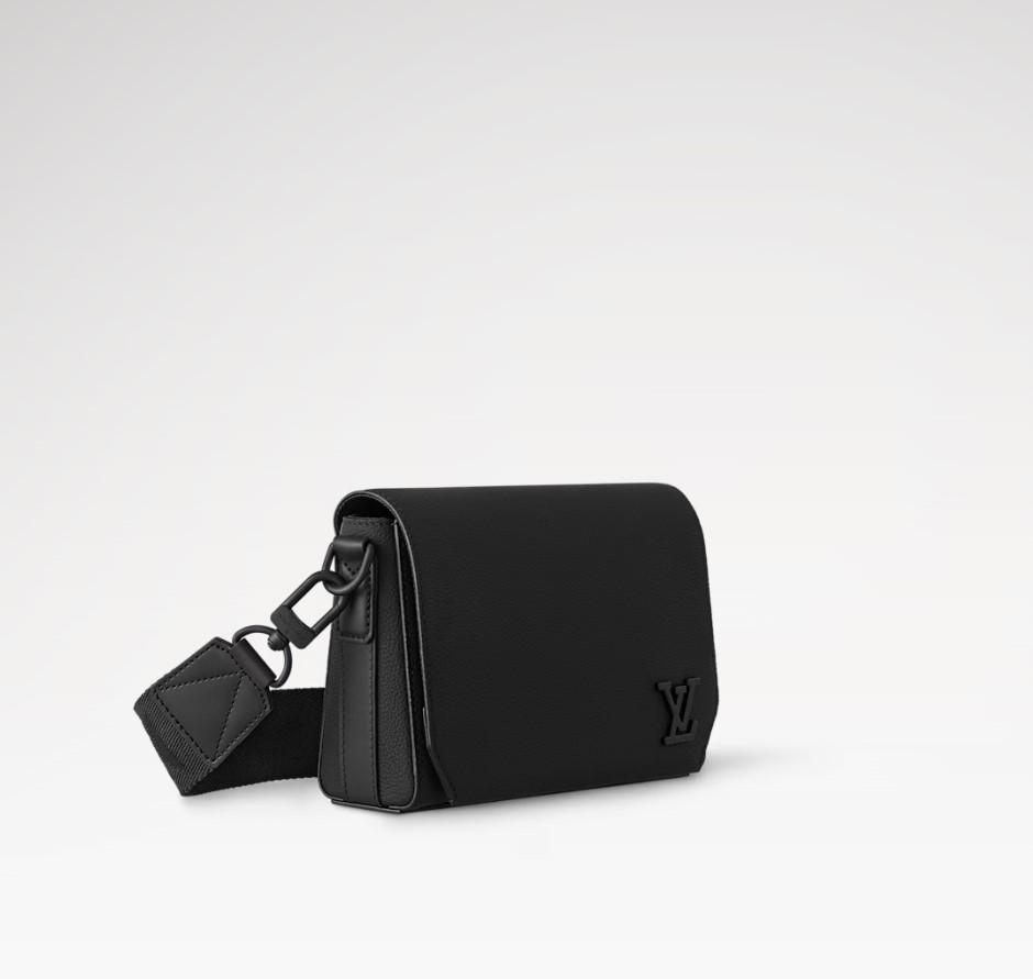Louis Vuitton Takeoff Messenger PM Noir For Men 8.7in/22cm M24769