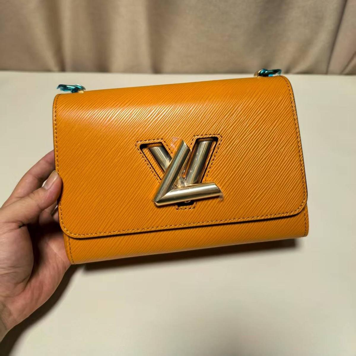 Louis Vuitton Twist MM Epi Gold Miel Brown For Women, Women’s Bags, Shoulder And Crossbody Bags 9.1in/23cm LV M59686