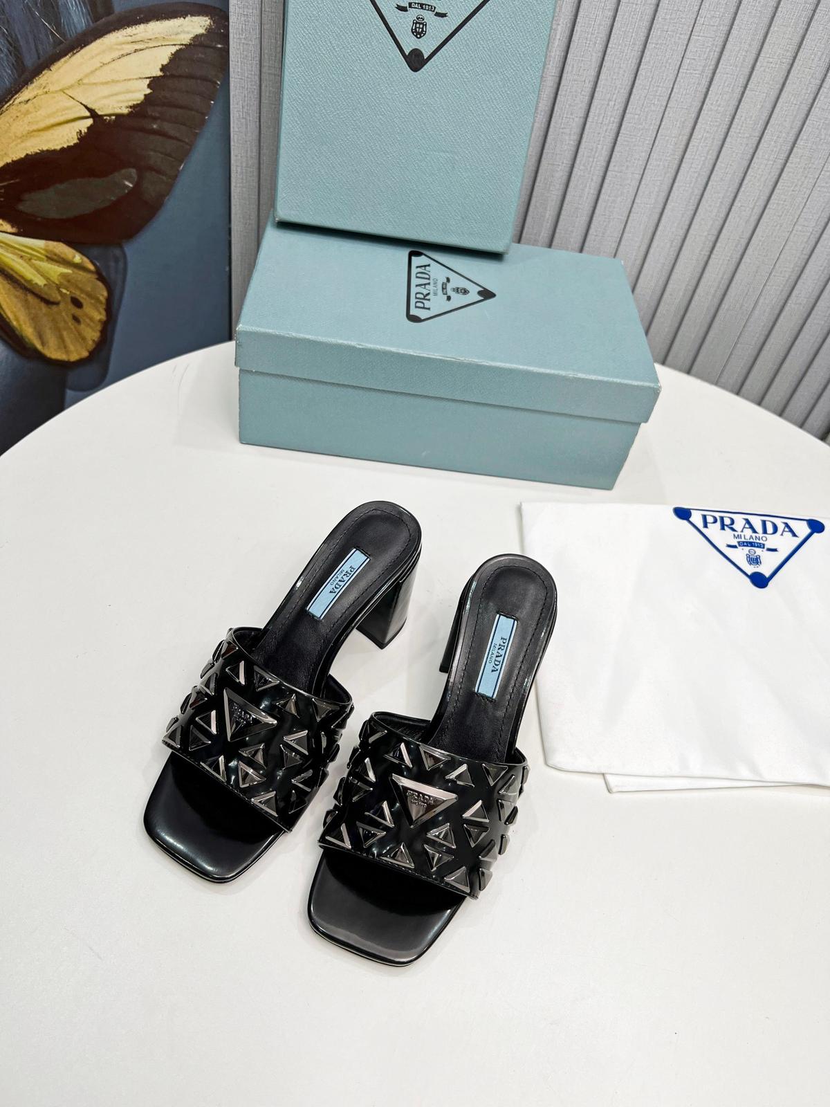 Prada Mules métallisées à clous noir pour femmes 2,6 po/ 6,5 cm