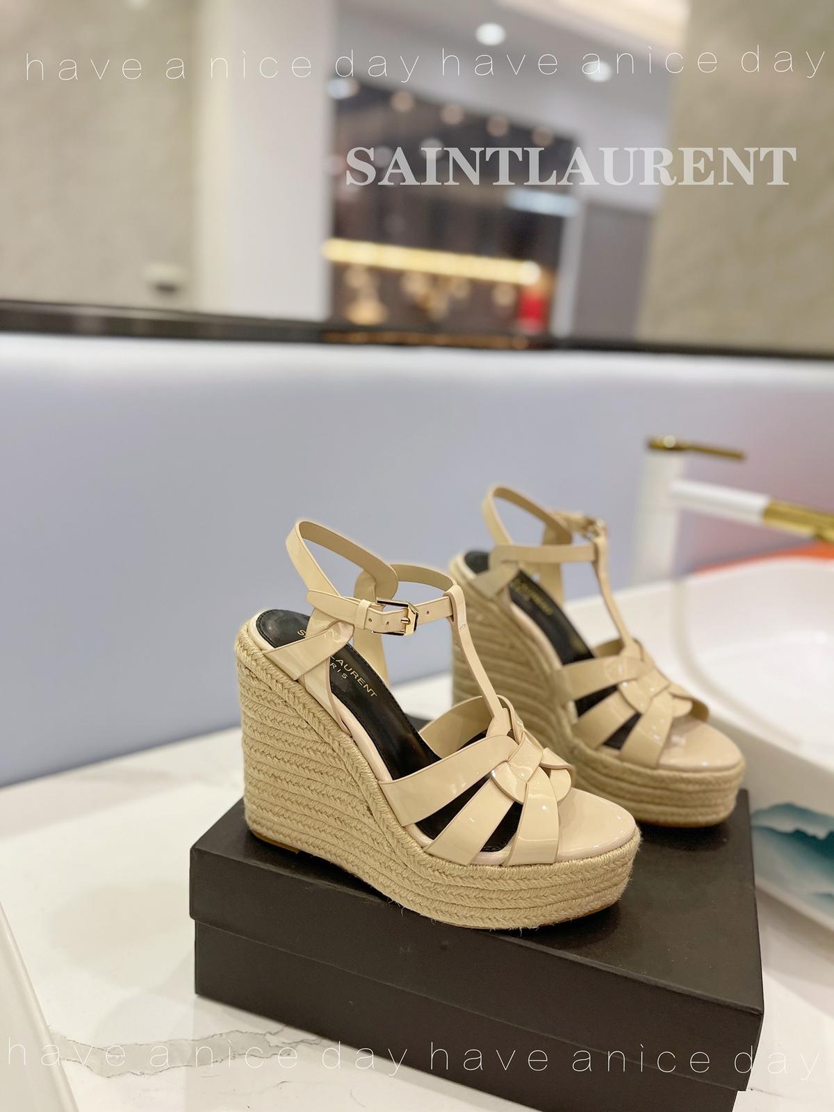 Saint Laurent Hommage aux Espadrilles en brevet beige pour les femmes