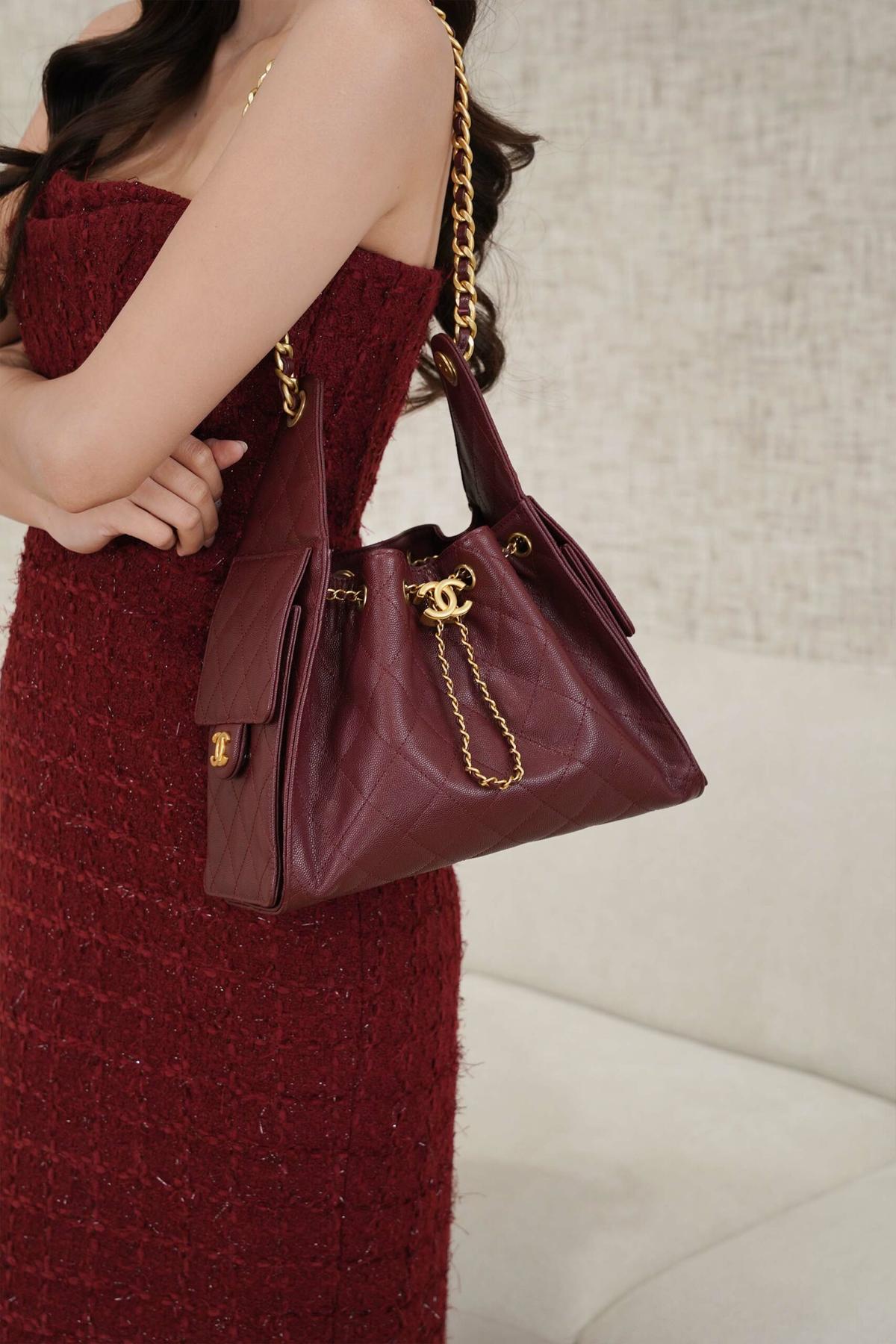 Chanel 25 Petit sac à épaule 10.2in/ 26cm Burgundy Gold Hardware pour femmes AS5293 B20304 U1192
