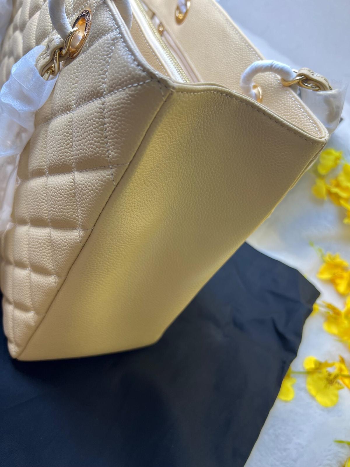 Chanel Classic sac de pied 13.3in/ 34cm Beige Silver Hardware pour les femmes