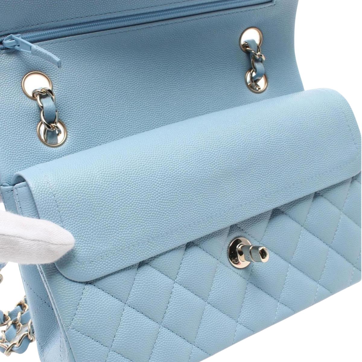 Chanel Small Classic Double Flap Sac à bandoulière 9 po / 23 cm Bleu clair Argent Matériel pour femmes
