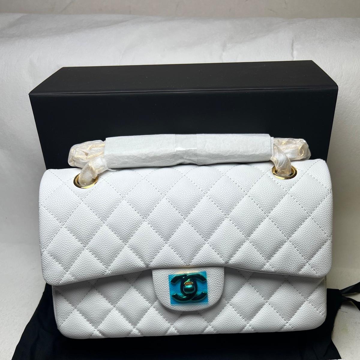 Sac à croix Chanel Classic Double Flap 9.1po/ 23cm Matériel en or blanc pour les femmes
