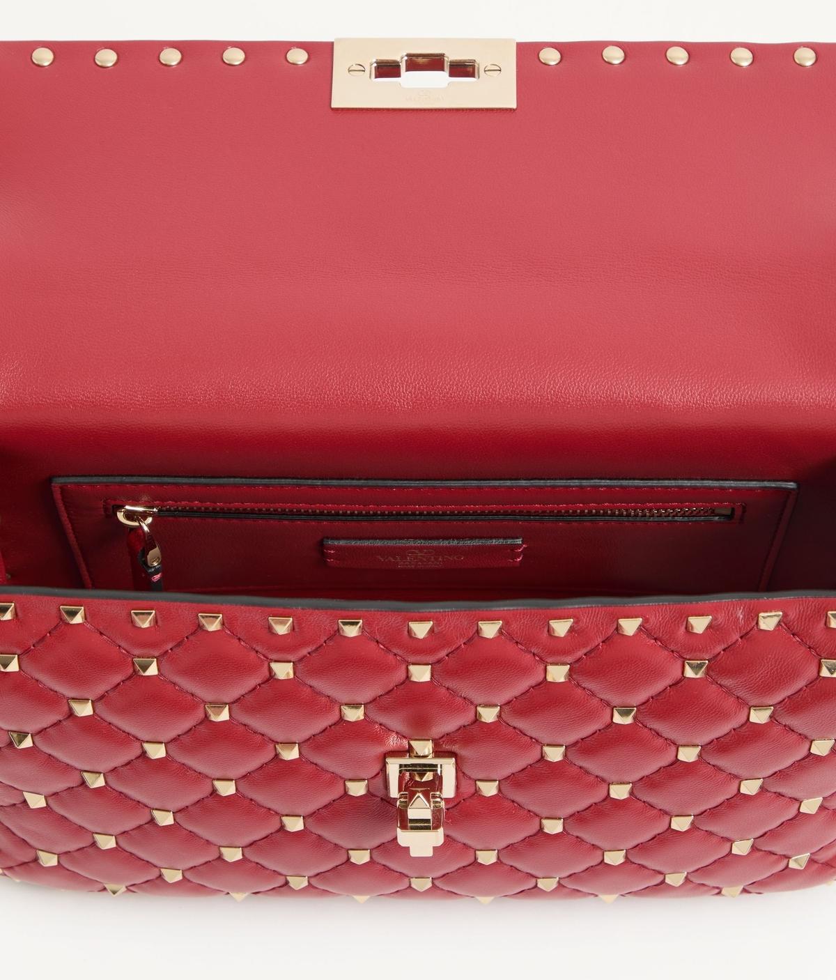 Valentino Garavani Rockstud Spike Middle Crossbody Bag 9.5in/ 24cm Rosso Valentino Matériel platine pour femmes 5W0B0122NAP 0 Tél.