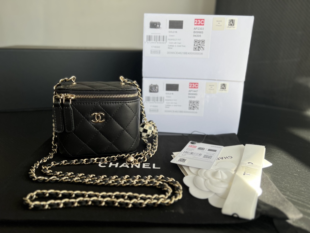 Chanel Vanity With Chain Black For Women 4.3in/11cm