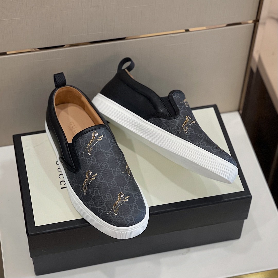Gucci Men's Ace GG Supreme Slip-On With Tigers Printed Black For Men 407362 G0K10 1101
