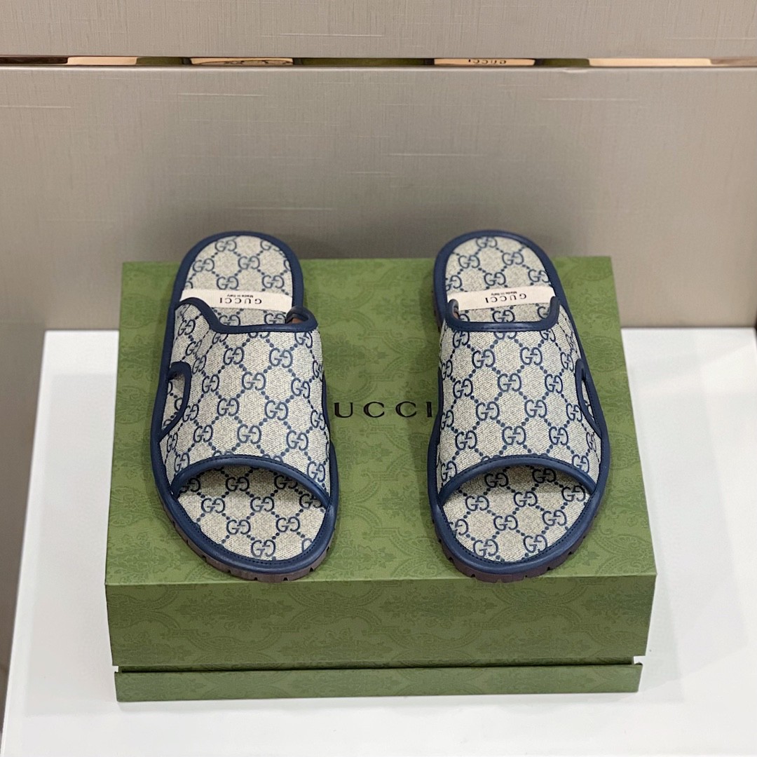 Gucci Men's GG Supreme Slide Sandal Blue And Beige For Men 624879