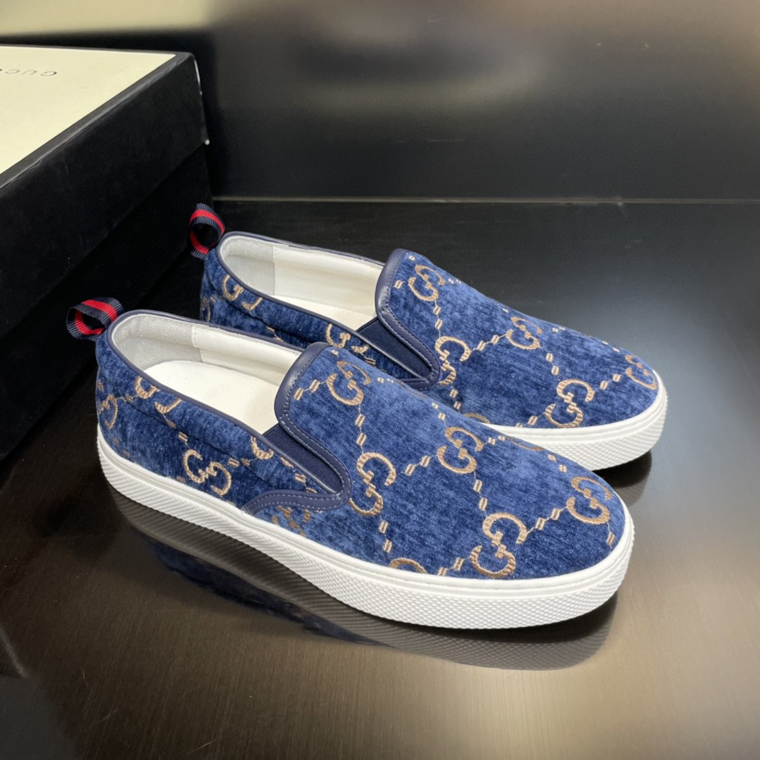 Gucci Men's GG Supreme Slip-on Sneaker Light Blue For Men 407362